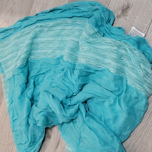 BCBG Scarf - Picture 1 of 2